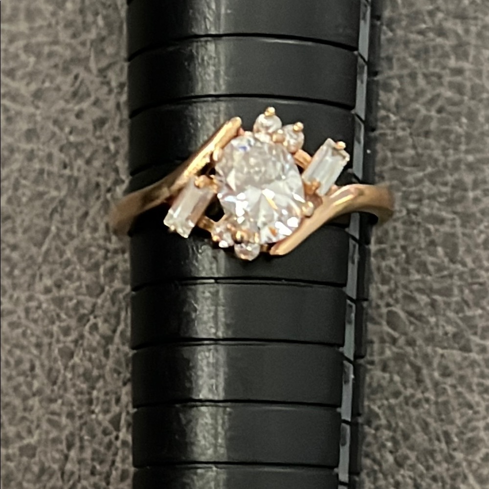 *Gold and Crystal Women's Ring